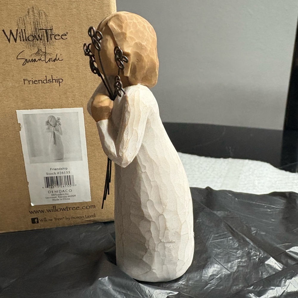 Willow Tree Friendship Figurine - Picture 2 of 6